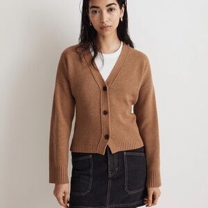 Madewell Women’s V-Neck Slim Cardigan Sweater in Camel/Tan